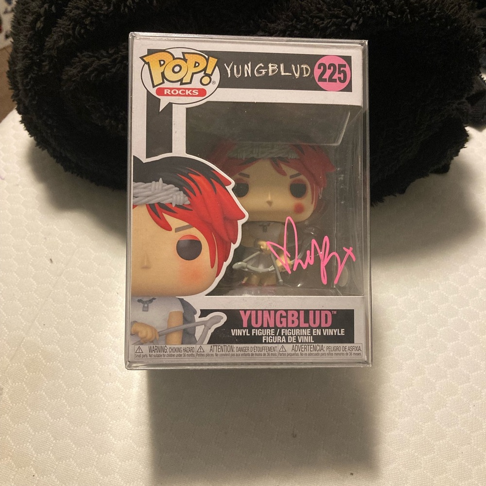 Yungblud signed funko pop jsa paper work